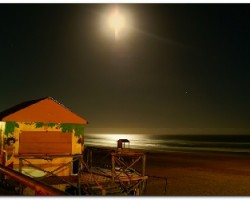 Luna en las playas de Villa Gesell