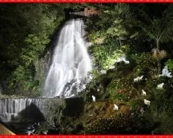 La cascada se viste de Navidad