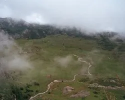 Sobre las nubes