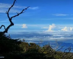 Amaneciendo entre montañas