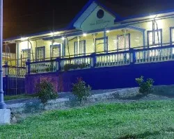 Escuela de tierra blanca