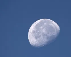 Luna de día