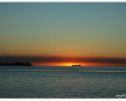 Atardecer sobre el rio de la plata